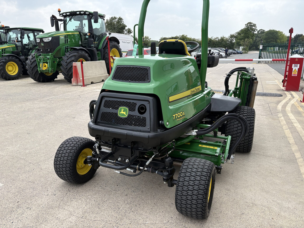 John Deere 7700A Fairway Mower - جزازة أعشاب الحدائق: صورة 4 John Deere 7700A Fairway Mower - جزازة أعشاب الحدائق: صورة 4