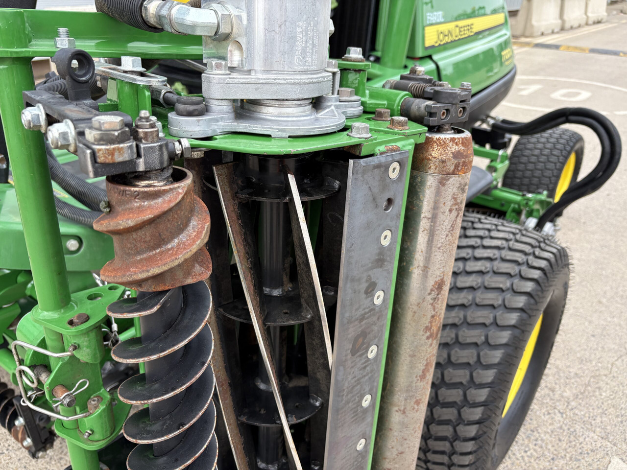 John Deere 7700A Fairway Mower - جزازة أعشاب الحدائق: صورة 5 John Deere 7700A Fairway Mower - جزازة أعشاب الحدائق: صورة 5