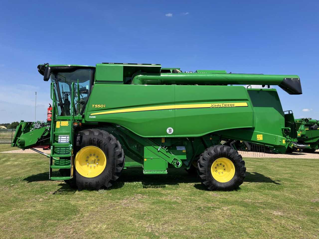 John Deere T550i - حصادة موحَّدة: صورة 2 John Deere T550i - حصادة موحَّدة: صورة 2