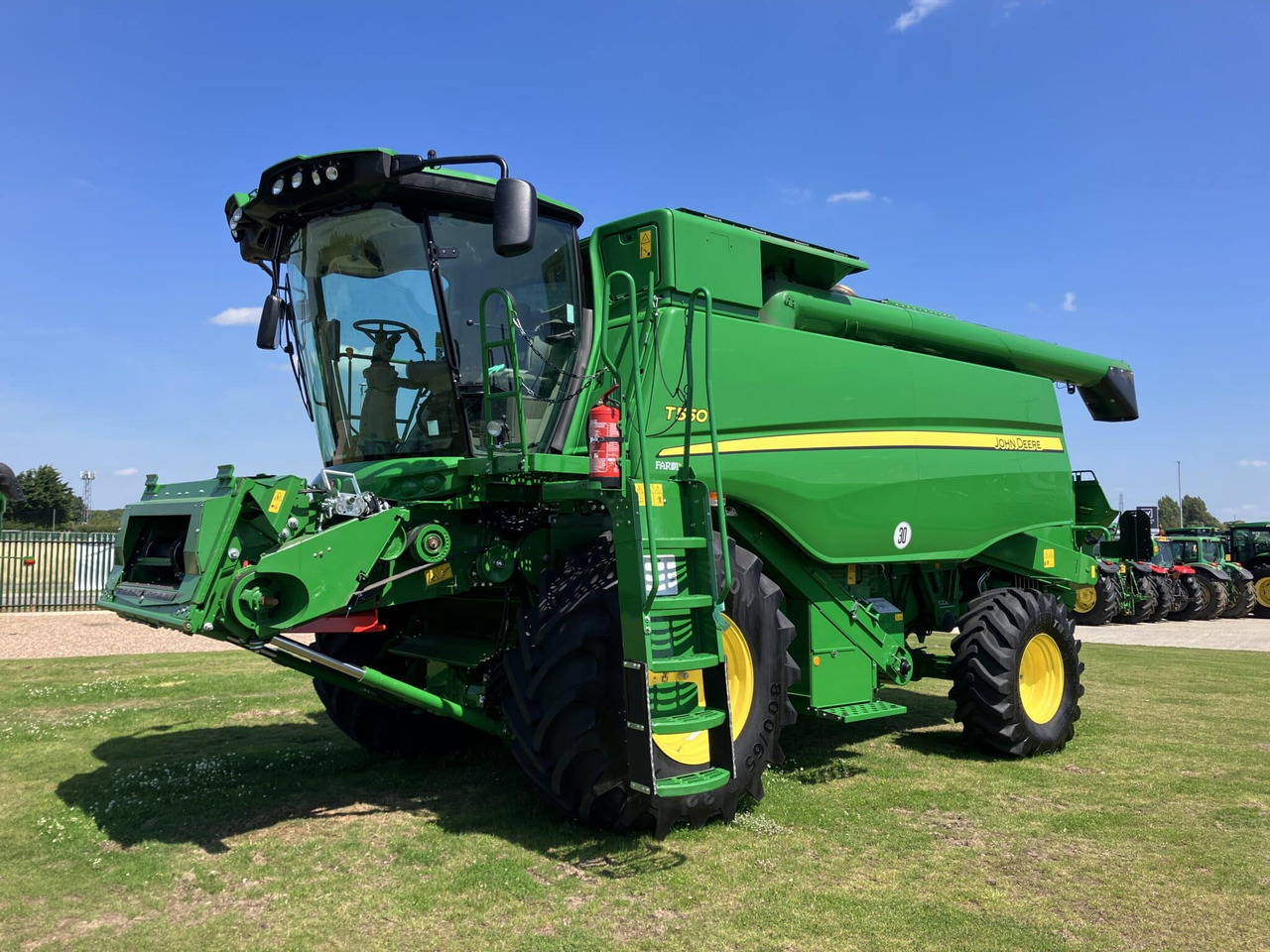 John Deere T550i - حصادة موحَّدة: صورة 1 John Deere T550i - حصادة موحَّدة: صورة 1