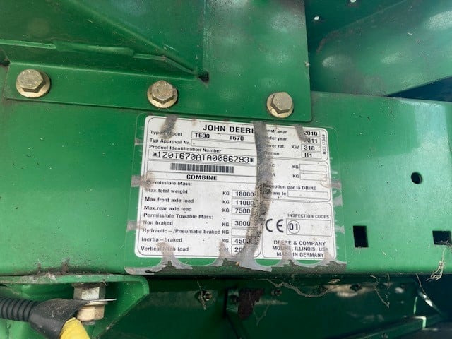 حصادة موحَّدة John Deere T670: صورة 13
