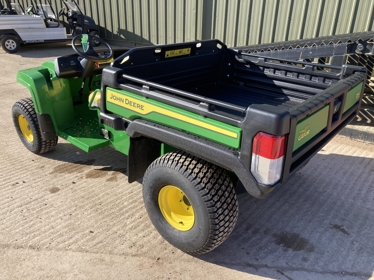 John Deere TE electric Gator - مركبة لجميع التضاريس: صورة 4 John Deere TE electric Gator - مركبة لجميع التضاريس: صورة 4