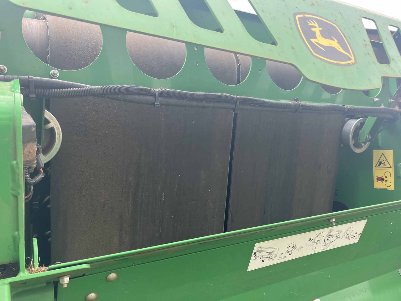 John Deere V451R - معدات تيبيس التبن: صورة 4 John Deere V451R - معدات تيبيس التبن: صورة 4