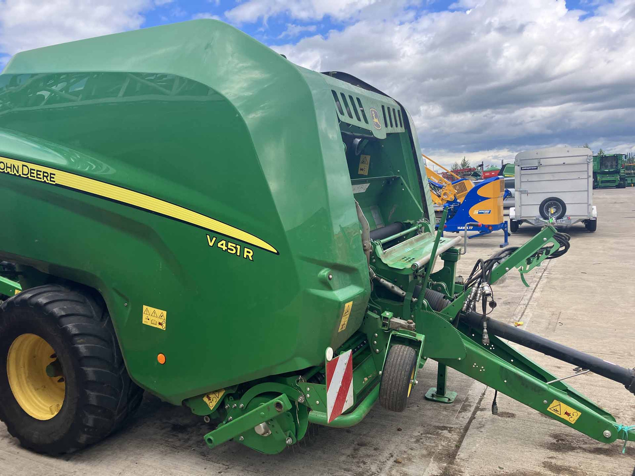 John Deere V451R - معدات تيبيس التبن: صورة 3 John Deere V451R - معدات تيبيس التبن: صورة 3