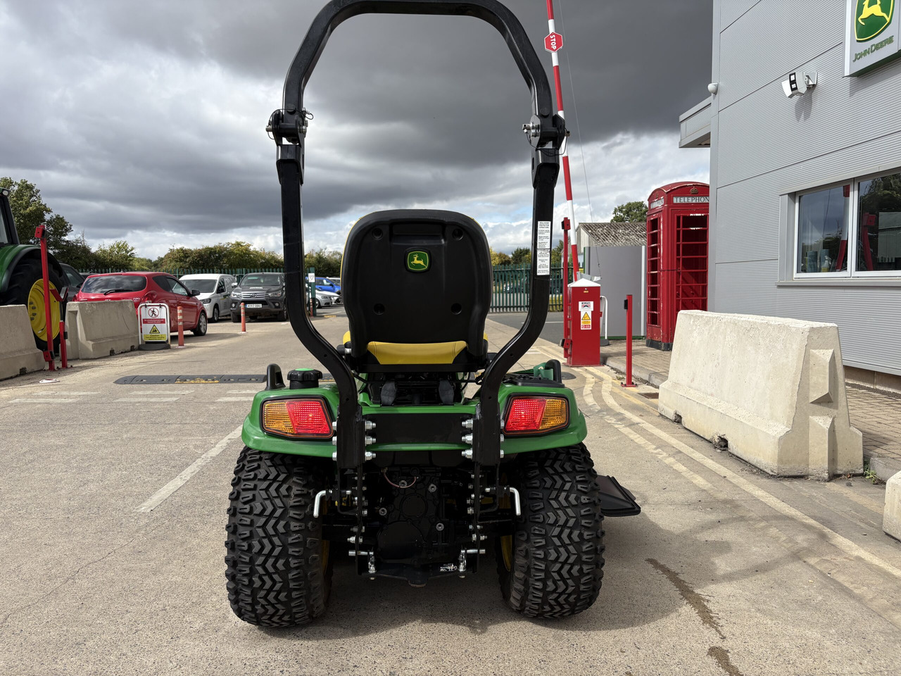 John Deere X948 Commercial Lawn Tractor - جزازة أعشاب الحدائق: صورة 4 John Deere X948 Commercial Lawn Tractor - جزازة أعشاب الحدائق: صورة 4