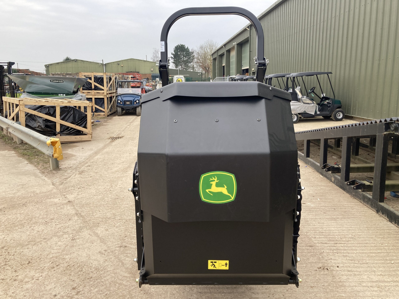 John Deere X950R ride on cut and collect mower - جزازة أعشاب الحدائق: صورة 4 John Deere X950R ride on cut and collect mower - جزازة أعشاب الحدائق: صورة 4
