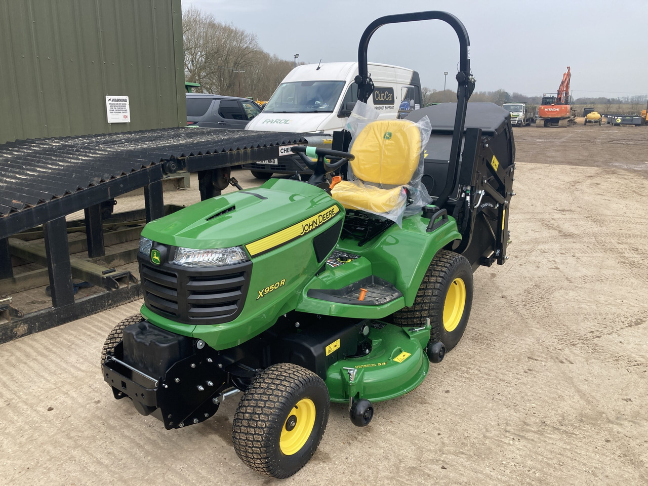 John Deere X950R ride on cut and collect mower - جزازة أعشاب الحدائق: صورة 1 John Deere X950R ride on cut and collect mower - جزازة أعشاب الحدائق: صورة 1