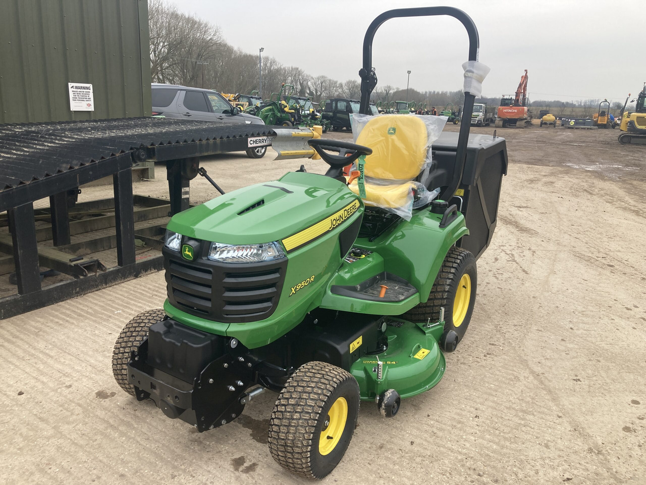 John Deere X950R ride on mower - جزازة أعشاب الحدائق: صورة 1 John Deere X950R ride on mower - جزازة أعشاب الحدائق: صورة 1