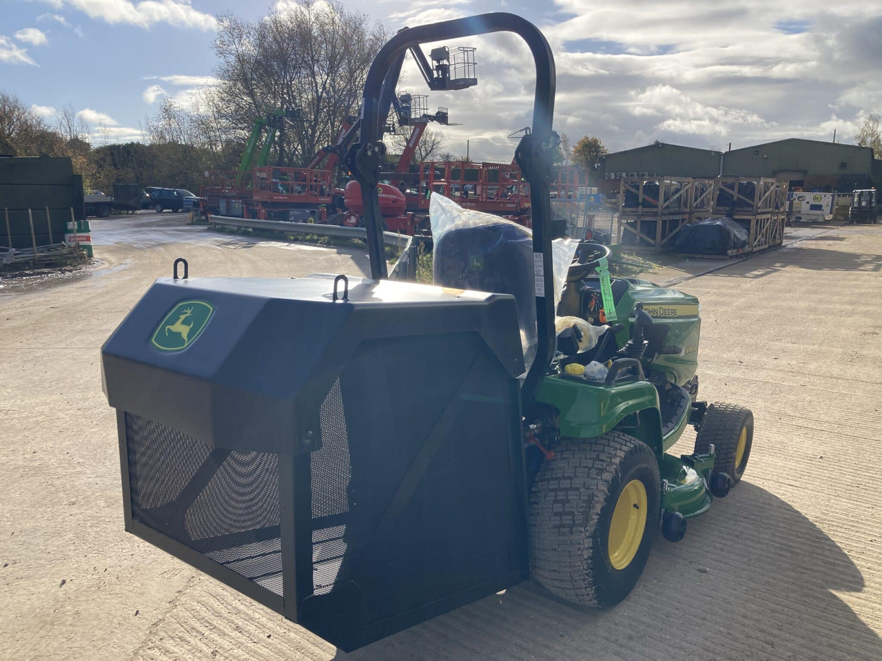 John Deere X950R ride on mower - جزازة أعشاب الحدائق: صورة 5 John Deere X950R ride on mower - جزازة أعشاب الحدائق: صورة 5