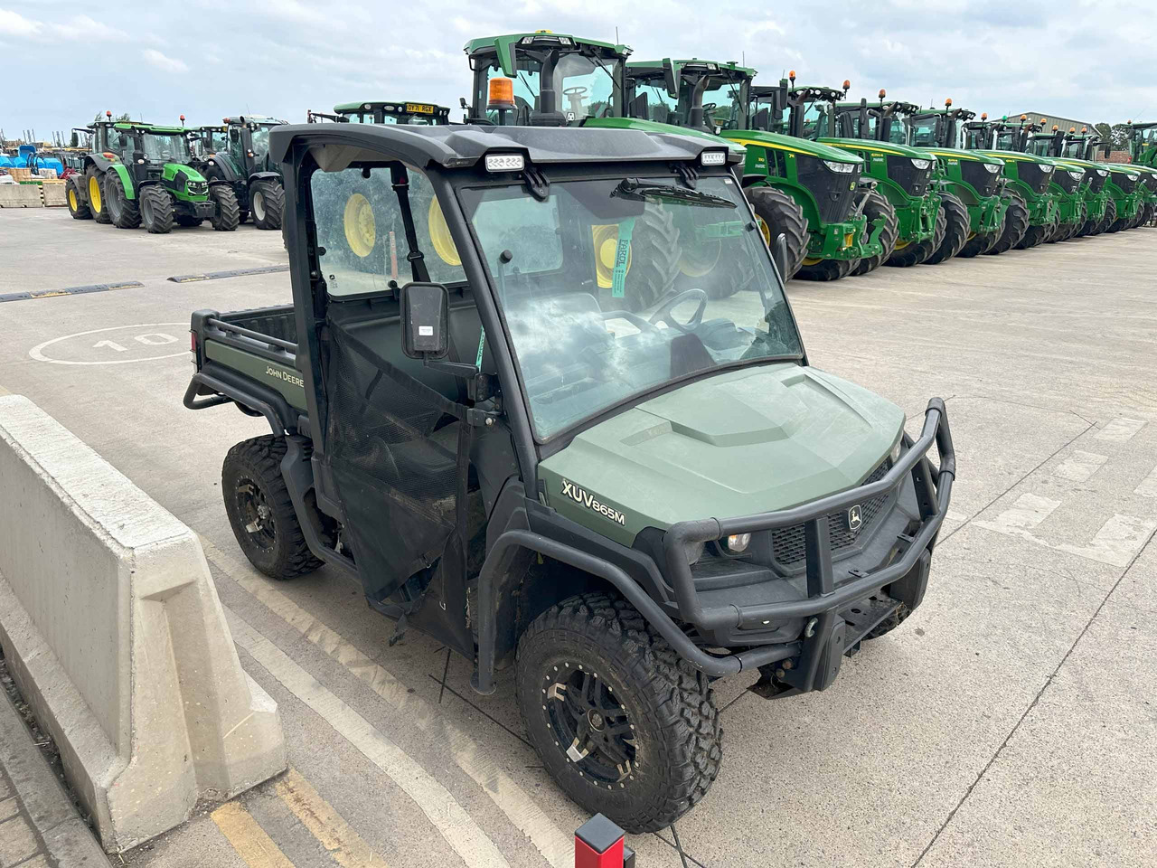 مركبة لجميع التضاريس John Deere XUV865M: صورة 8
