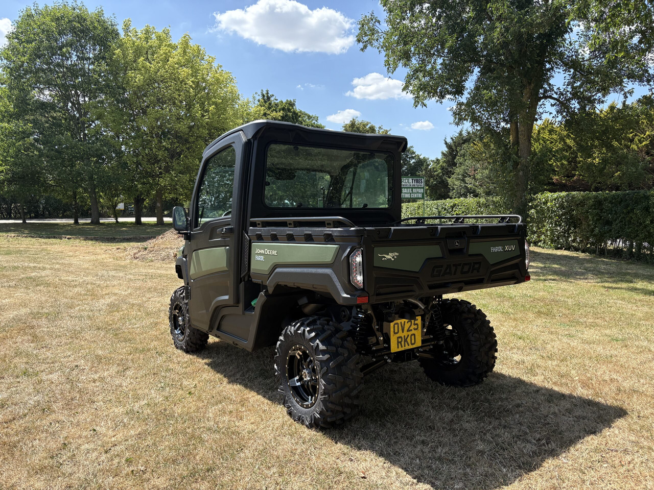 John Deere XUV875M Gator - مركبة لجميع التضاريس: صورة 4 John Deere XUV875M Gator - مركبة لجميع التضاريس: صورة 4