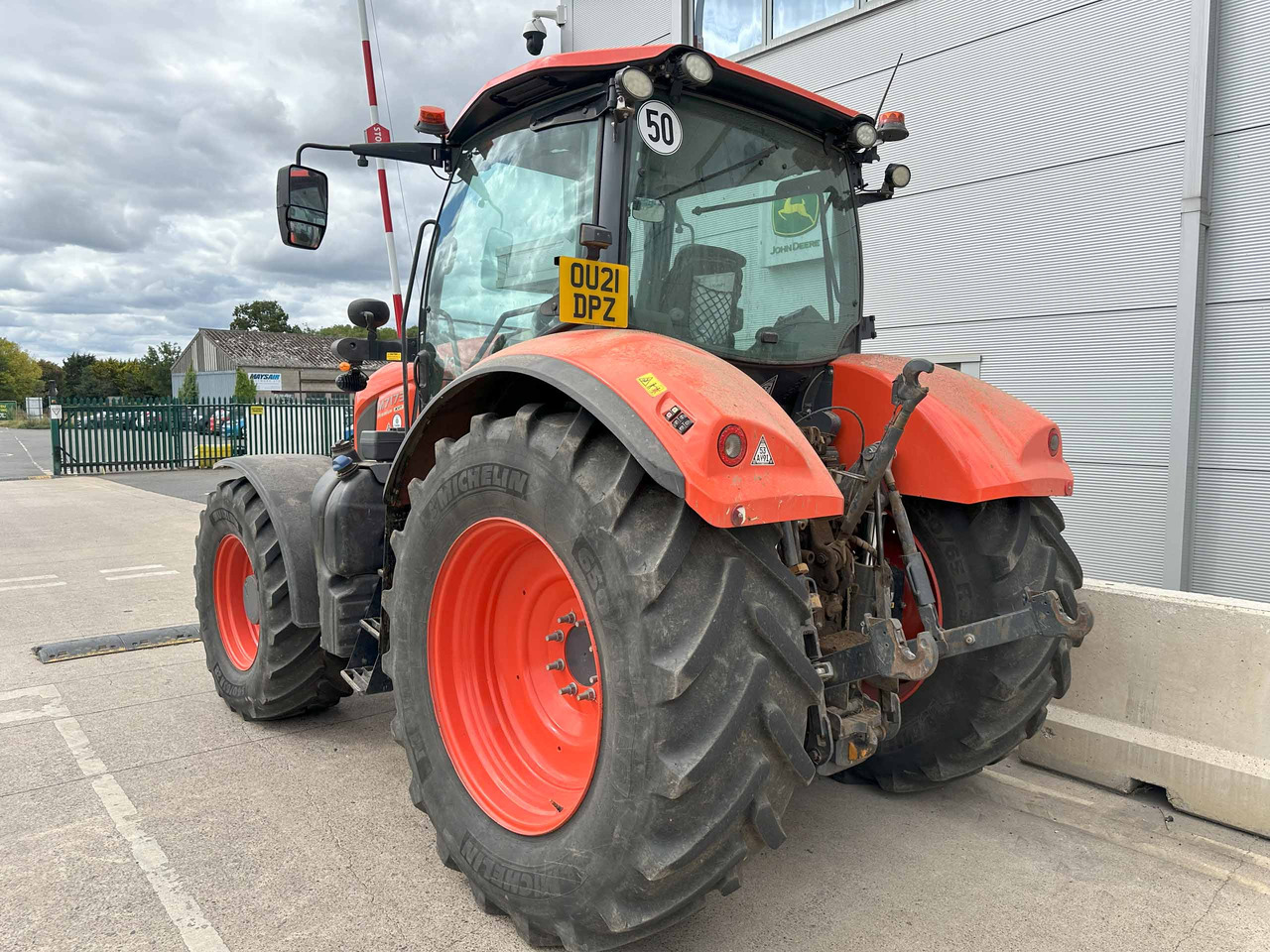 Kubota M7173 Premium KVT - جرار: صورة 2 Kubota M7173 Premium KVT - جرار: صورة 2