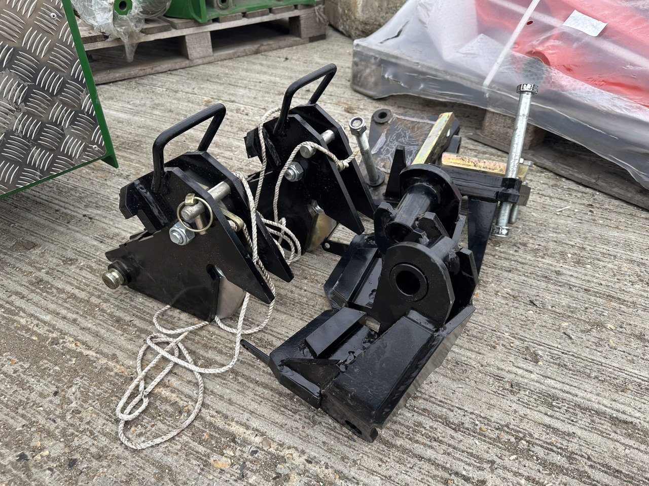 McConnel JCB 4220 Fastrac axle brackets - جزازة رافعة: صورة 1 McConnel JCB 4220 Fastrac axle brackets - جزازة رافعة: صورة 1