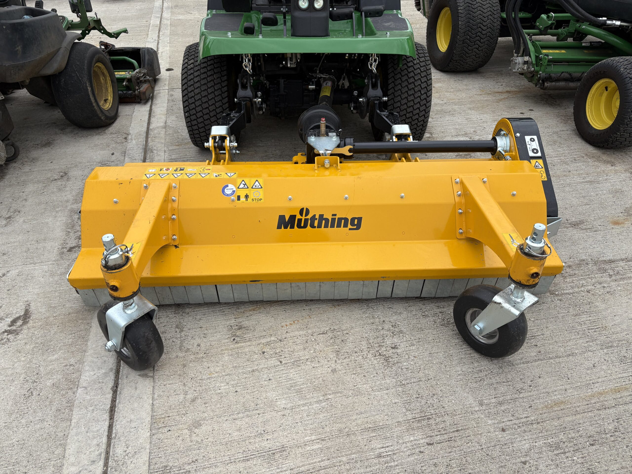 Muthing MU-FM160 JD Outfront Flail Mower Demo - التقطيع جزازة: صورة 1 Muthing MU-FM160 JD Outfront Flail Mower Demo - التقطيع جزازة: صورة 1