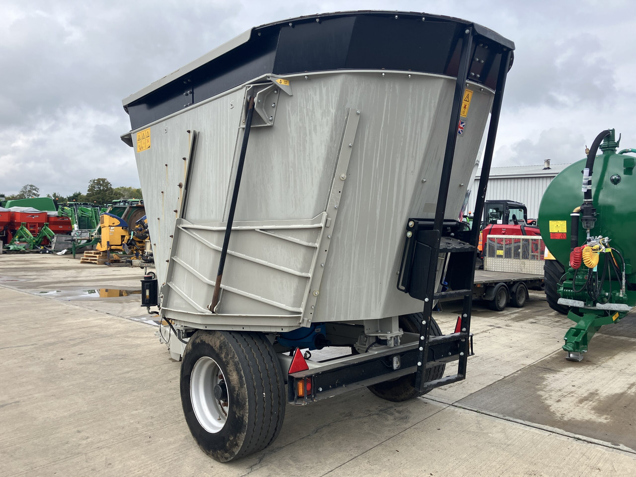 Shelbourne Reynolds Powermix Pro 11 - عربة خلط الأعلاف: صورة 2 Shelbourne Reynolds Powermix Pro 11 - عربة خلط الأعلاف: صورة 2