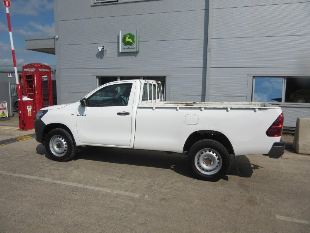 TOYOTA HILUX ACTIVE D-4D 4WD SINGLE CAB - آليات: صورة 4 TOYOTA HILUX ACTIVE D-4D 4WD SINGLE CAB - آليات: صورة 4
