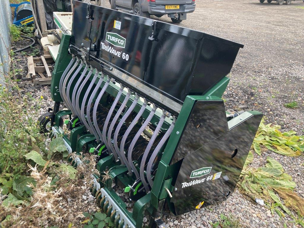 Turfco TriWave™ 60 Overseeder - معدات البذار: صورة 3 Turfco TriWave™ 60 Overseeder - معدات البذار: صورة 3
