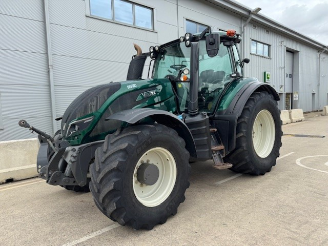 VALTRA T214 - جرار: صورة 1 VALTRA T214 - جرار: صورة 1