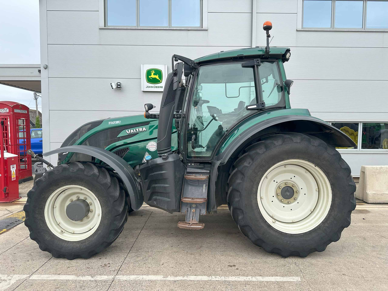 Valtra T174EV - جرار: صورة 2 Valtra T174EV - جرار: صورة 2