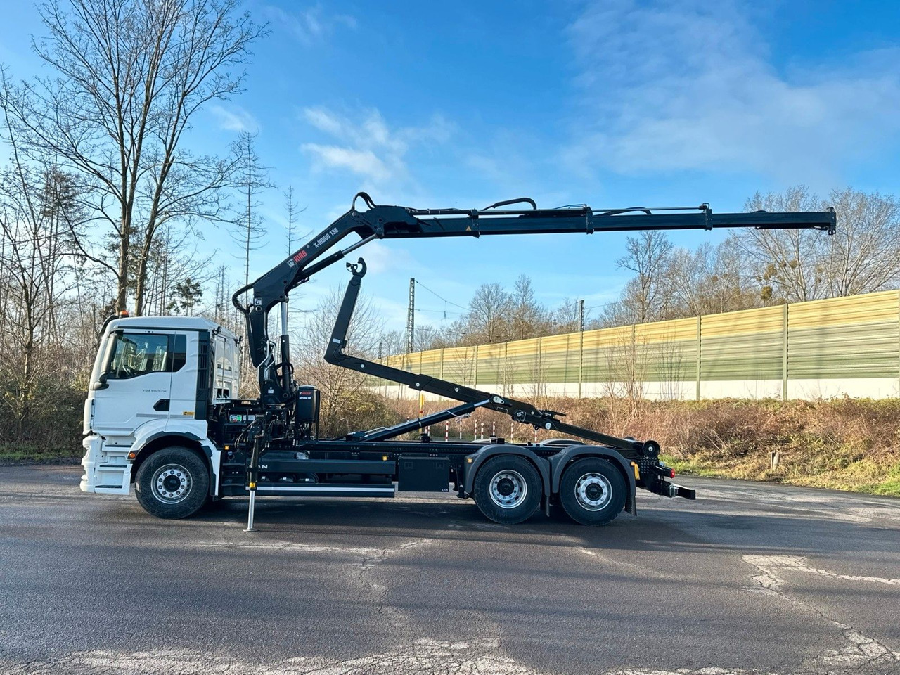 MAN TGS 26.470 6x2 Abrollkipper + Kran Hiab 138-3 - شاحنة ذات خطاف, شاحنة كرين: صورة 3 MAN TGS 26.470 6x2 Abrollkipper + Kran Hiab 138-3 - شاحنة ذات خطاف, شاحنة كرين: صورة 3