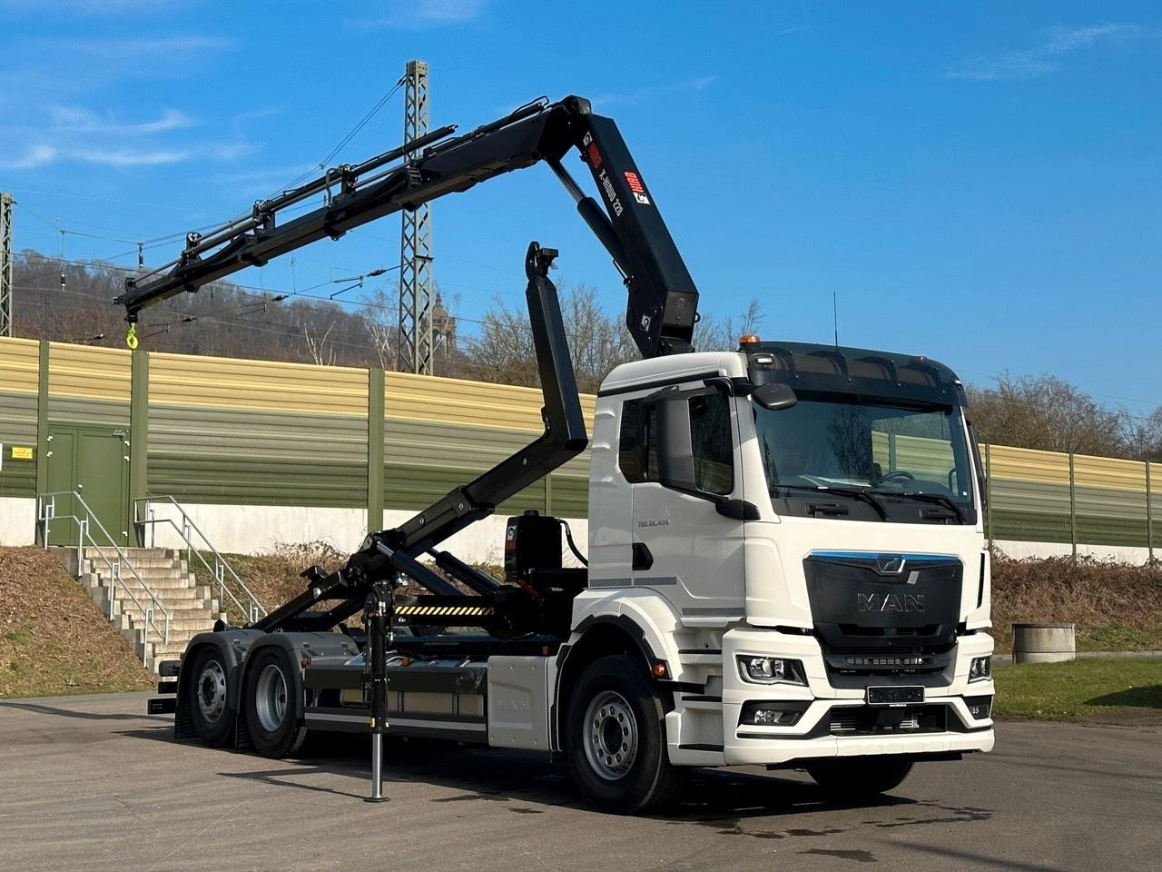 MAN TGS 26.470 6x2 Abrollkipper + Kran Hiab 228-4 - شاحنة ذات خطاف, شاحنة كرين: صورة 1 MAN TGS 26.470 6x2 Abrollkipper + Kran Hiab 228-4 - شاحنة ذات خطاف, شاحنة كرين: صورة 1