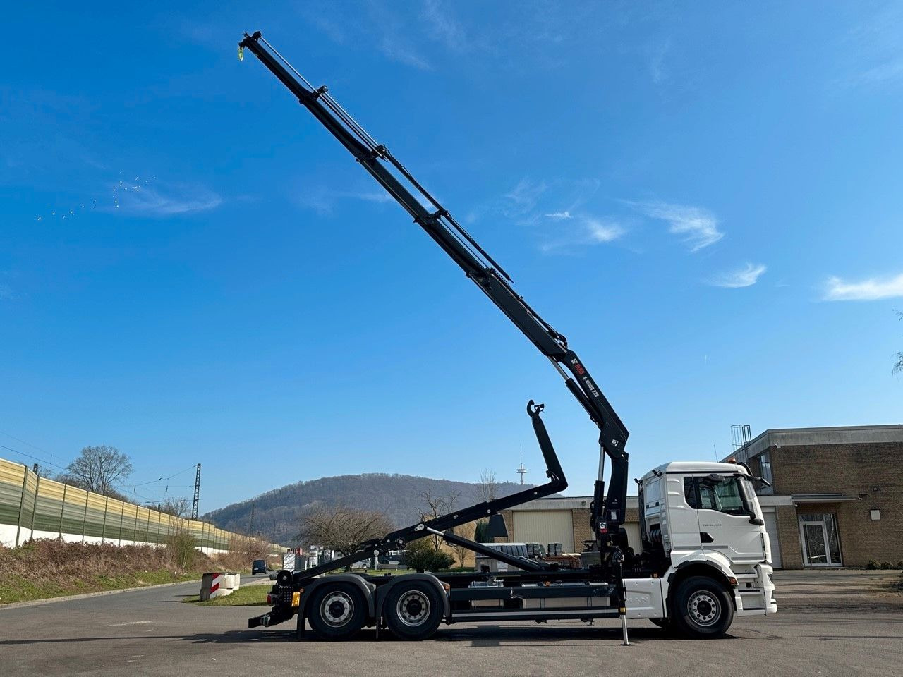MAN TGS 26.470 6x2 Abrollkipper + Kran Hiab 228-4 - شاحنة ذات خطاف, شاحنة كرين: صورة 4 MAN TGS 26.470 6x2 Abrollkipper + Kran Hiab 228-4 - شاحنة ذات خطاف, شاحنة كرين: صورة 4