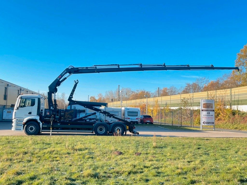 MAN TGS 26.470 6x2 Abrollkipper + Kran Hiab 228-6 - شاحنة ذات خطاف, شاحنة كرين: صورة 3 MAN TGS 26.470 6x2 Abrollkipper + Kran Hiab 228-6 - شاحنة ذات خطاف, شاحنة كرين: صورة 3