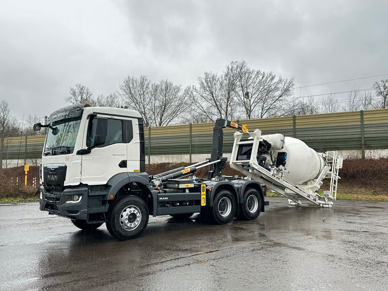 MAN TGS 33.440 6x4 Euro6e Abroller + Fahrmischer - شاحنة ذات خطاف, شاحنة كرين: صورة 1 MAN TGS 33.440 6x4 Euro6e Abroller + Fahrmischer - شاحنة ذات خطاف, شاحنة كرين: صورة 1