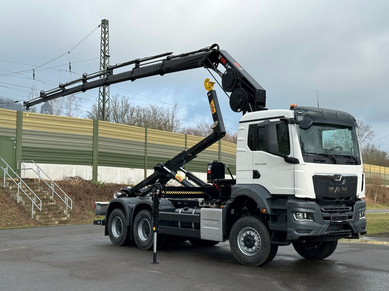 MAN TGS 33.440 6x6 BB Abrollkipper+Kran Hiab 228-6 - شاحنة ذات خطاف, شاحنة كرين: صورة 3 MAN TGS 33.440 6x6 BB Abrollkipper+Kran Hiab 228-6 - شاحنة ذات خطاف, شاحنة كرين: صورة 3