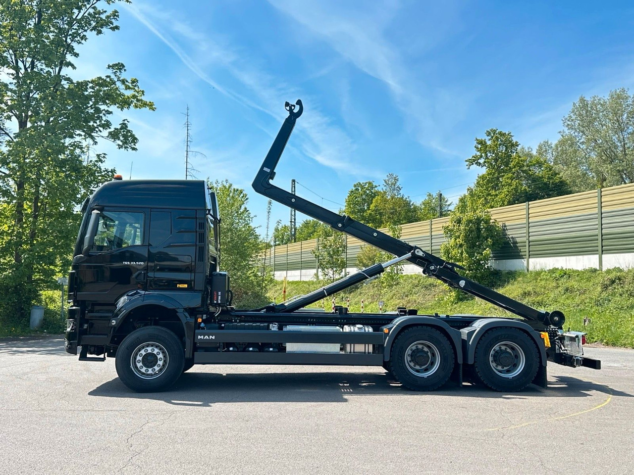 MAN TGS 33.520 6X4 Euro6e Abrollkipper MULTILIFT - شاحنة ذات خطاف, شاحنة كرين: صورة 3 MAN TGS 33.520 6X4 Euro6e Abrollkipper MULTILIFT - شاحنة ذات خطاف, شاحنة كرين: صورة 3
