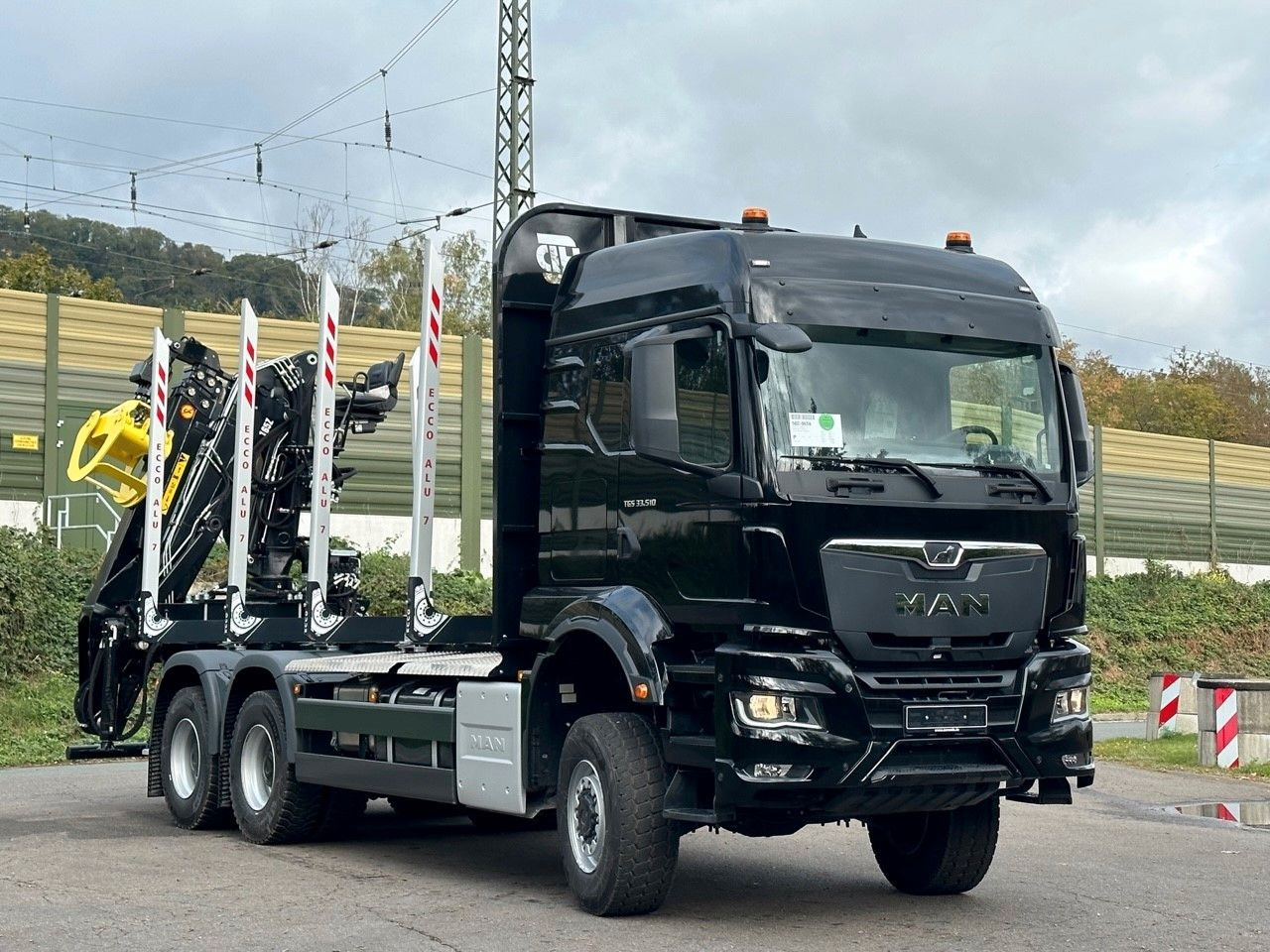 MAN TGS 33.520 6X6 Euro6e LogLift 165 Z - شاحنة قطع الأشجار, شاحنة كرين: صورة 1 MAN TGS 33.520 6X6 Euro6e LogLift 165 Z - شاحنة قطع الأشجار, شاحنة كرين: صورة 1