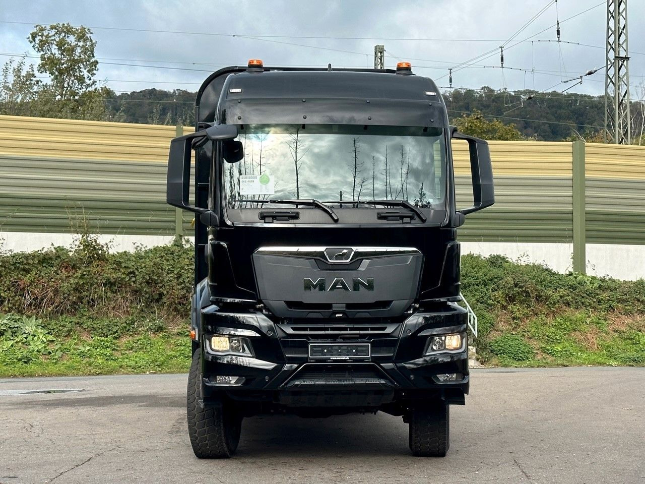 MAN TGS 33.520 6X6 Euro6e LogLift 165 Z - شاحنة قطع الأشجار, شاحنة كرين: صورة 2 MAN TGS 33.520 6X6 Euro6e LogLift 165 Z - شاحنة قطع الأشجار, شاحنة كرين: صورة 2