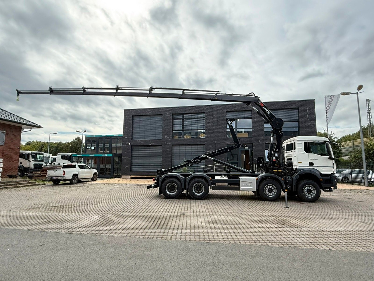 MAN TGS 35.480 8x4 Abrollkipper + Kran HIAB 228-6 - شاحنة ذات خطاف, شاحنة كرين: صورة 3 MAN TGS 35.480 8x4 Abrollkipper + Kran HIAB 228-6 - شاحنة ذات خطاف, شاحنة كرين: صورة 3