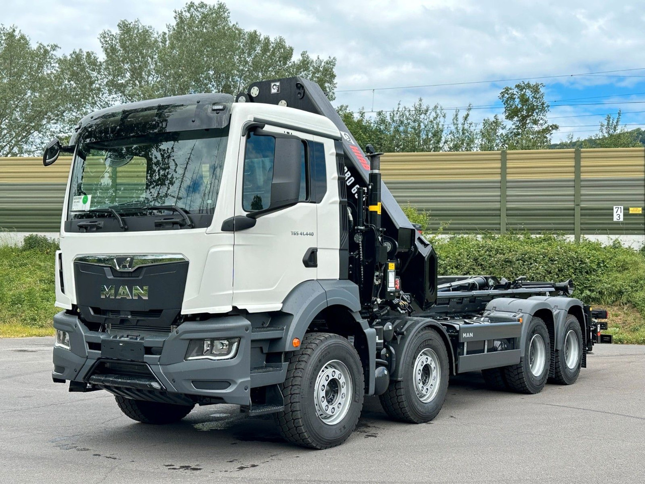 MAN TGS 35.520 8x4 Abrollkipper + Kran HIAB 658E6 - شاحنة ذات خطاف, شاحنة كرين: صورة 2 MAN TGS 35.520 8x4 Abrollkipper + Kran HIAB 658E6 - شاحنة ذات خطاف, شاحنة كرين: صورة 2
