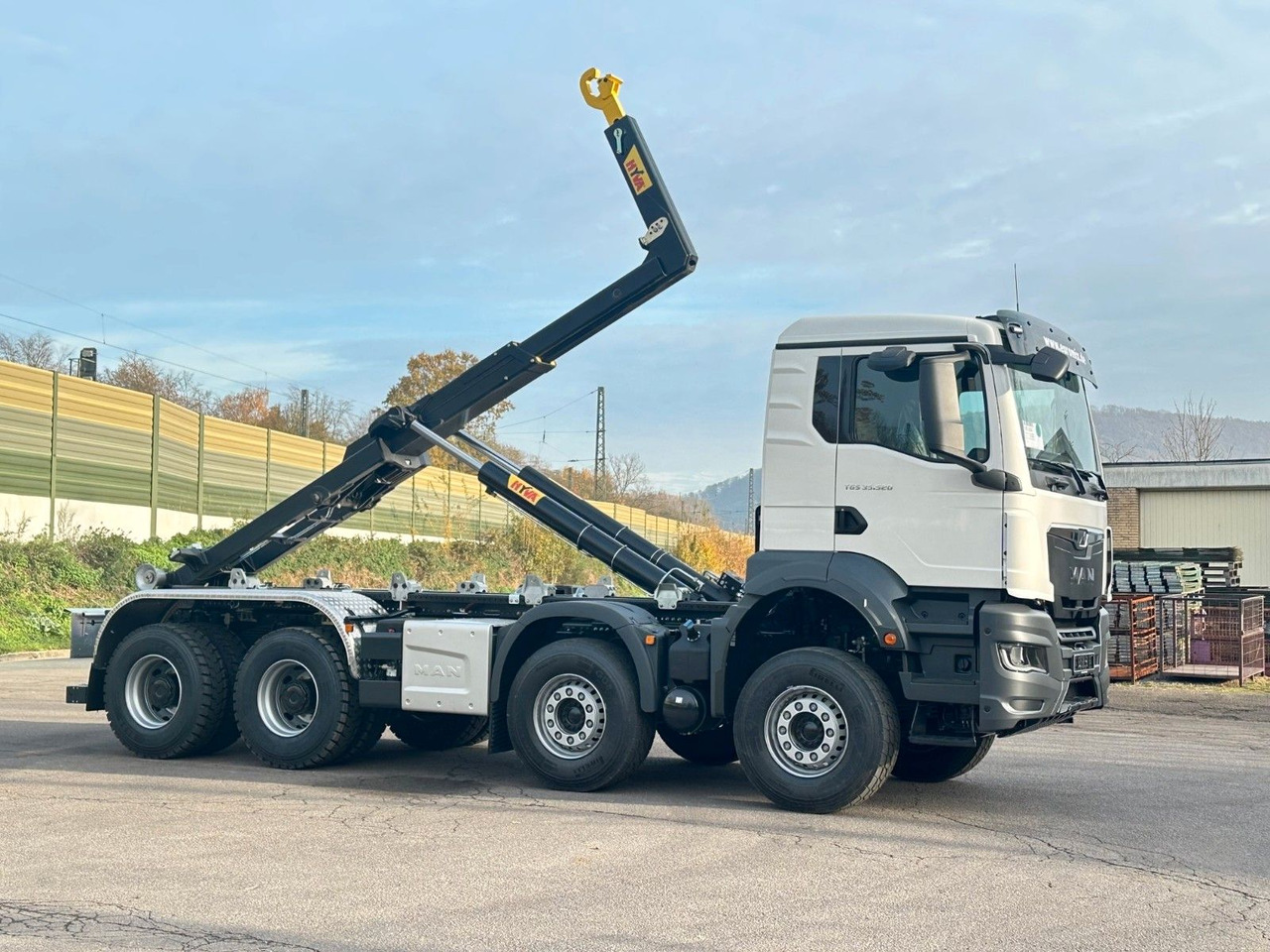 شاحنة ذات خطاف MAN TGS 35.520 8x4 Euro6e Hyva 26-55 Abrollkipper: صورة 13
