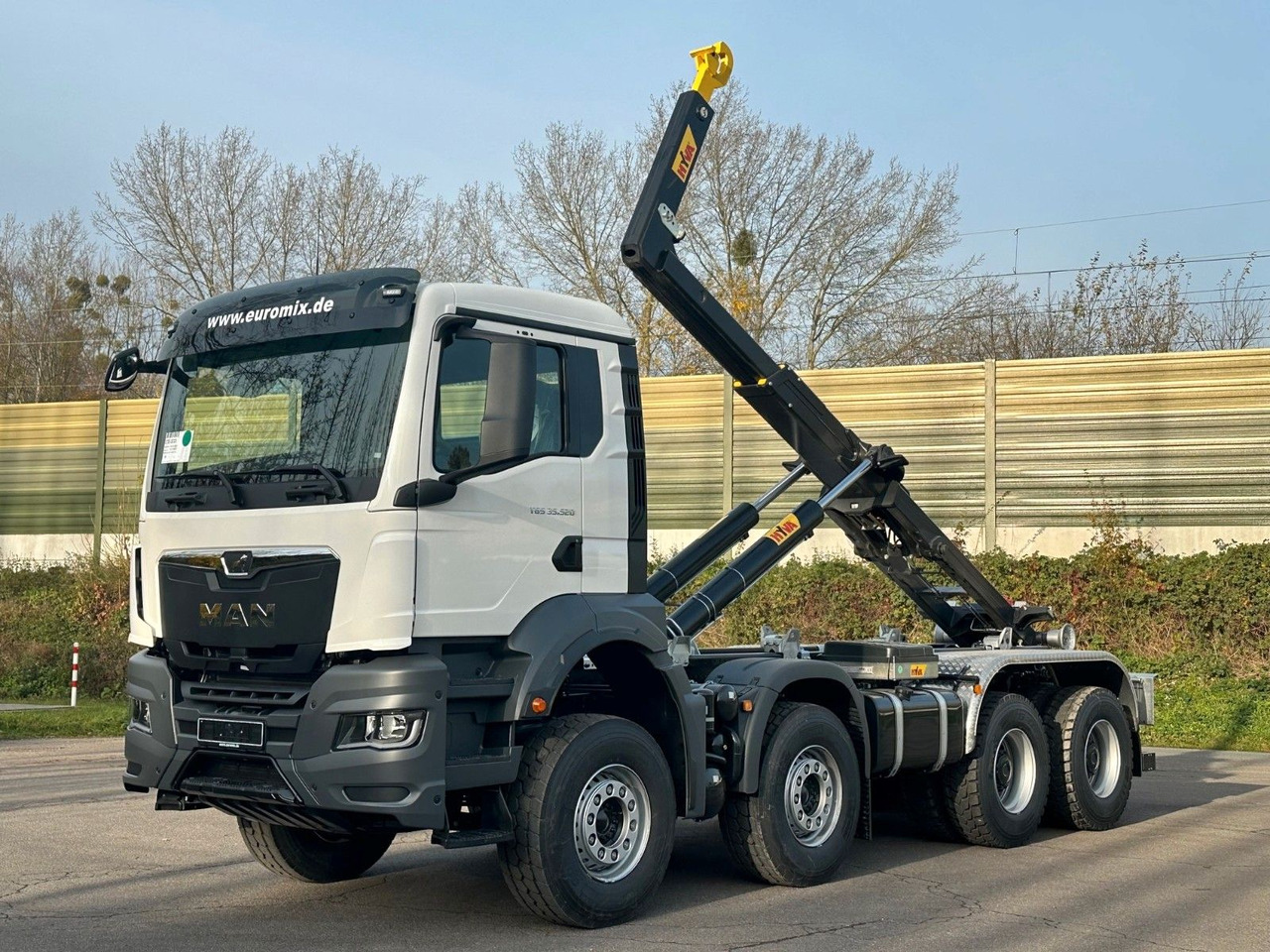 MAN TGS 35.520 8x4 Euro6e Hyva 26-55 Abrollkipper - شاحنة ذات خطاف: صورة 1 MAN TGS 35.520 8x4 Euro6e Hyva 26-55 Abrollkipper - شاحنة ذات خطاف: صورة 1