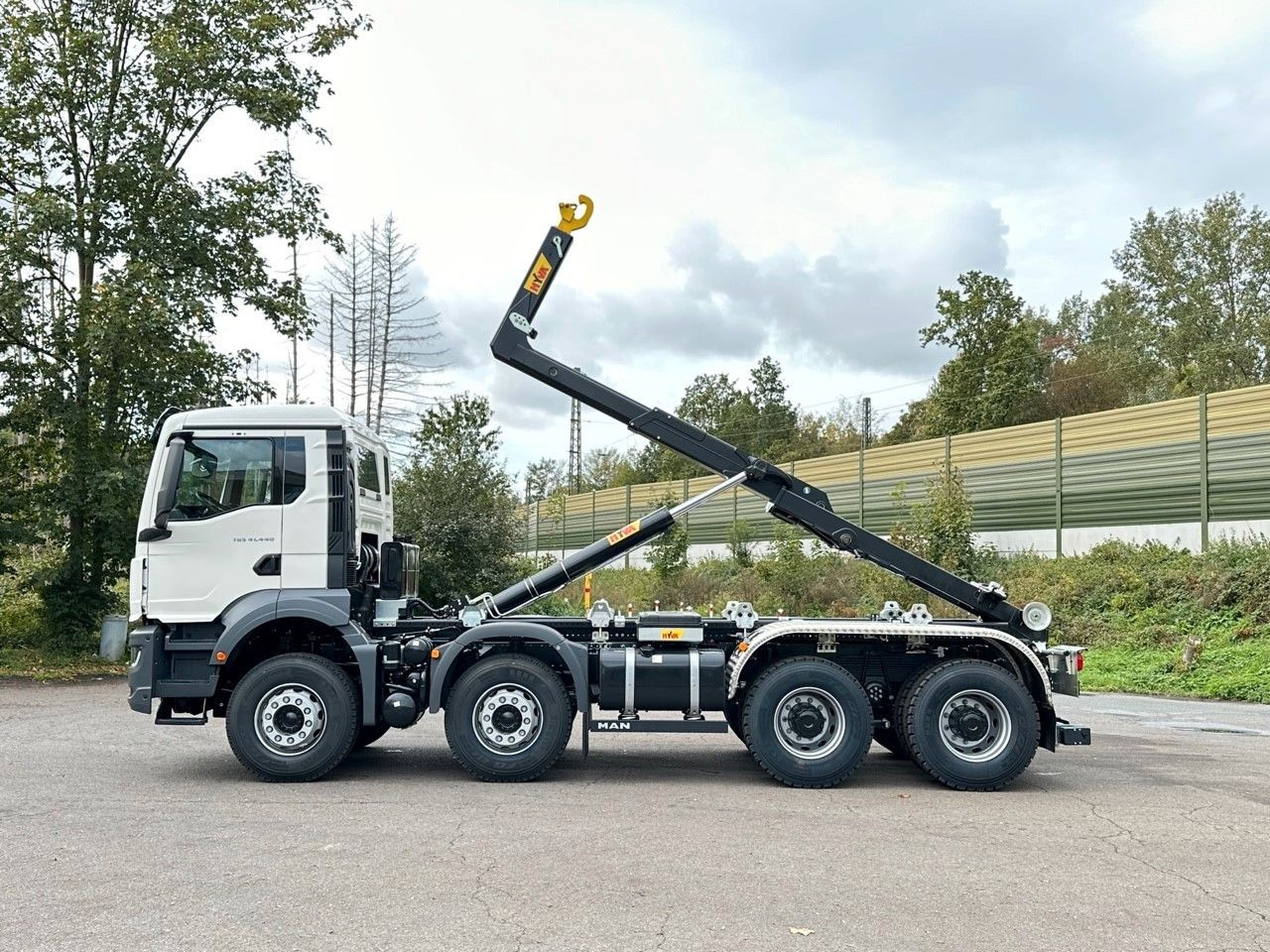 شاحنة ذات خطاف MAN TGS 41.440 8x4 Euro6e Hyva 26-55 Abrollkipper: صورة 10