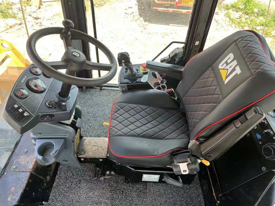 Caterpillar CB564D Double Drum Road Roller 7 Ton Weight With Core Components Engine and Bearing Essential Road Machinery - مدحلة اسفلت: صورة 5 Caterpillar CB564D Double Drum Road Roller 7 Ton Weight With Core Components Engine and Bearing Essential Road Machinery - مدحلة اسفلت: صورة 5