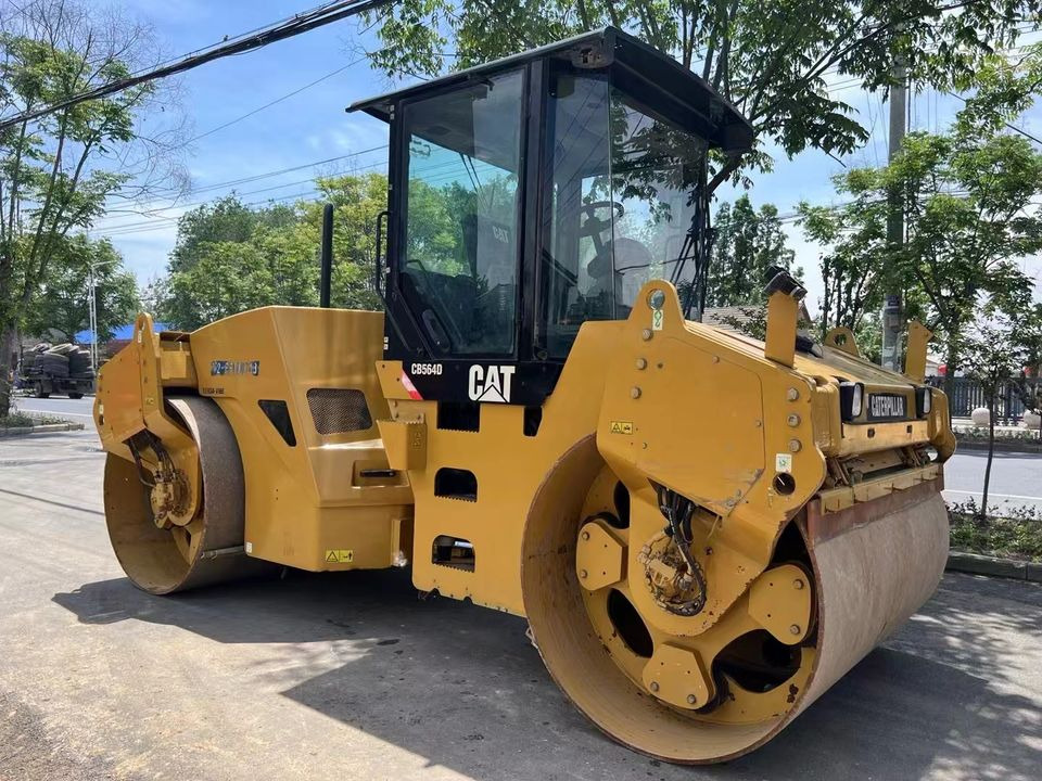 Caterpillar CB564D Double Drum Road Roller 7 Ton Weight With Core Components Engine and Bearing Essential Road Machinery - مدحلة اسفلت: صورة 4 Caterpillar CB564D Double Drum Road Roller 7 Ton Weight With Core Components Engine and Bearing Essential Road Machinery - مدحلة اسفلت: صورة 4