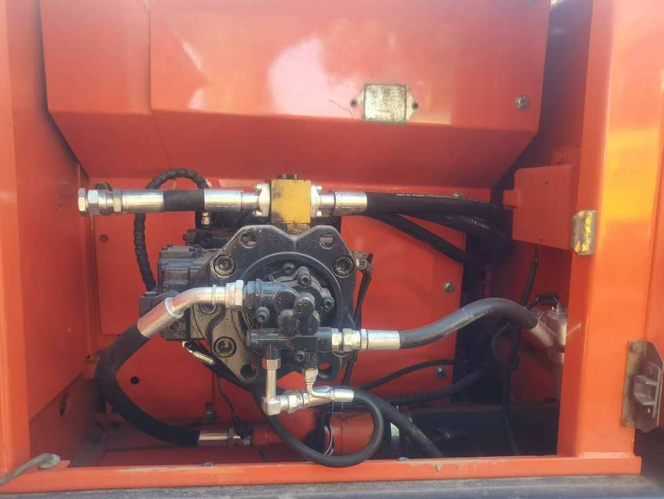 Doosan DX 225 - حفار زحاف: صورة 4 Doosan DX 225 - حفار زحاف: صورة 4