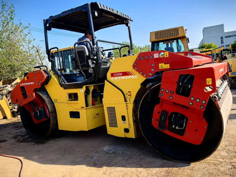 Hot Sale Used Dynapac CC6200 Road Roller Good Condition Double Steel Wheel Original Sweden Construction Machine Cheap Loader - مدحلة اسفلت: صورة 2 Hot Sale Used Dynapac CC6200 Road Roller Good Condition Double Steel Wheel Original Sweden Construction Machine Cheap Loader - مدحلة اسفلت: صورة 2