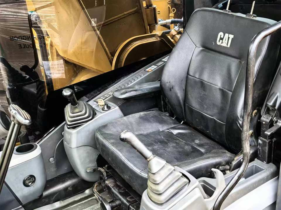 Low Price Used Caterpillar CAT 330D2L Excavators 33 TON 1.5M³ Bucket Capacity CN 2022 Machinery Test Report Track Shoes Included - حفار زحاف: صورة 3 Low Price Used Caterpillar CAT 330D2L Excavators 33 TON 1.5M³ Bucket Capacity CN 2022 Machinery Test Report Track Shoes Included - حفار زحاف: صورة 3