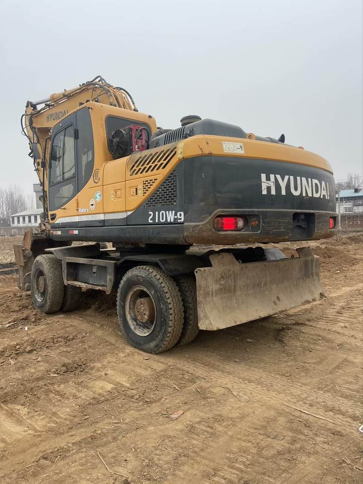 Original Good Quality USED Excavators R210 W-9T 21 Ton Excavator Wheel Excavator for HYUNDAI - حفارة دولاب: صورة 3 Original Good Quality USED Excavators R210 W-9T 21 Ton Excavator Wheel Excavator for HYUNDAI - حفارة دولاب: صورة 3