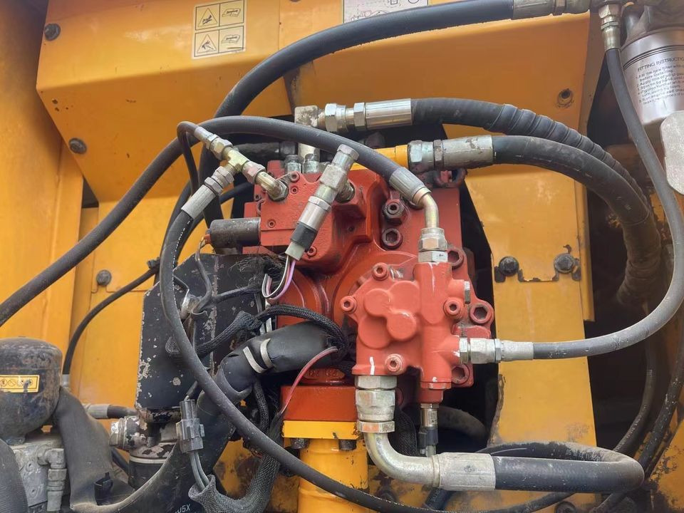 Original Good Quality USED Excavators R210 W-9T 21 Ton Excavator Wheel Excavator for HYUNDAI - حفارة دولاب: صورة 5 Original Good Quality USED Excavators R210 W-9T 21 Ton Excavator Wheel Excavator for HYUNDAI - حفارة دولاب: صورة 5