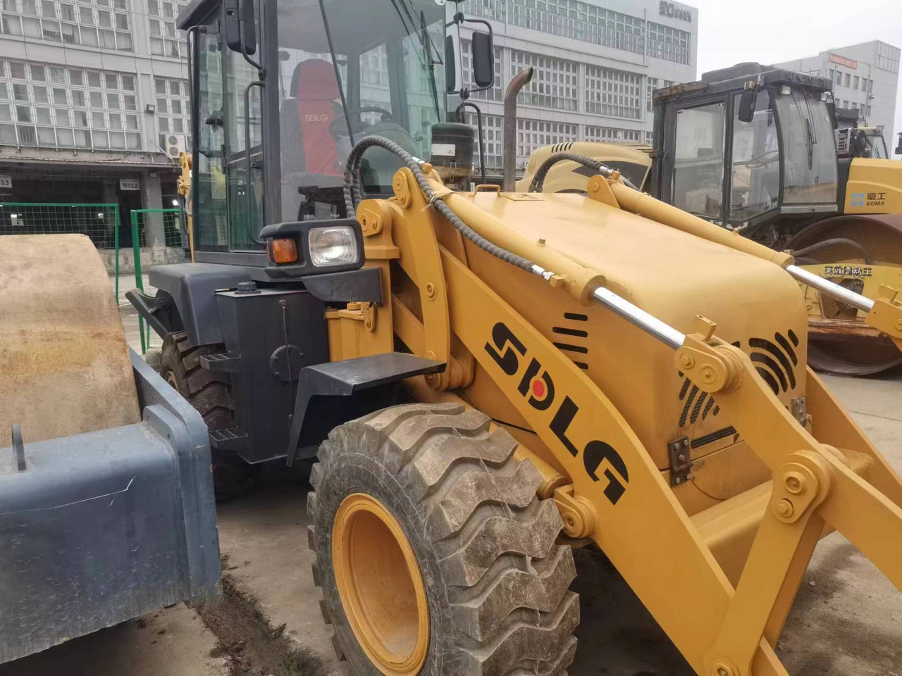 SDLG LGB680 - جرافة حفار: صورة 1 SDLG LGB680 - جرافة حفار: صورة 1