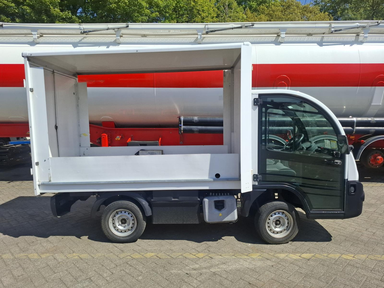 Aixam Mega E-Worker Elektrische Bakwagen RV-606-R - عربة الجولف: صورة 3 Aixam Mega E-Worker Elektrische Bakwagen RV-606-R - عربة الجولف: صورة 3