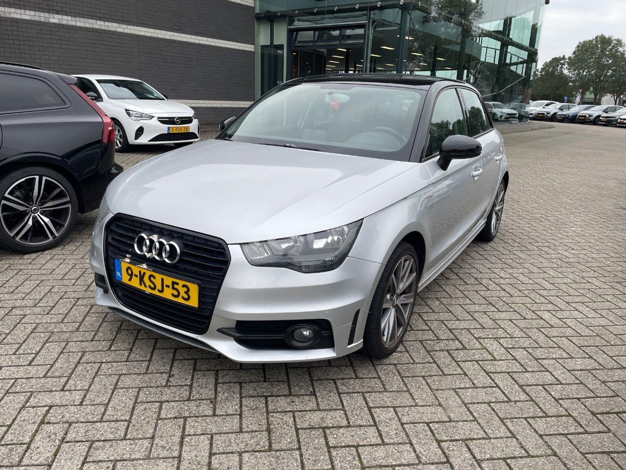 Audi A1 Sportback 1.2 TFSI Admired | 2013 | 216.082 km | 9KSJ53 | NAP: Logisch - هاتشباك: صورة 1 Audi A1 Sportback 1.2 TFSI Admired | 2013 | 216.082 km | 9KSJ53 | NAP: Logisch - هاتشباك: صورة 1