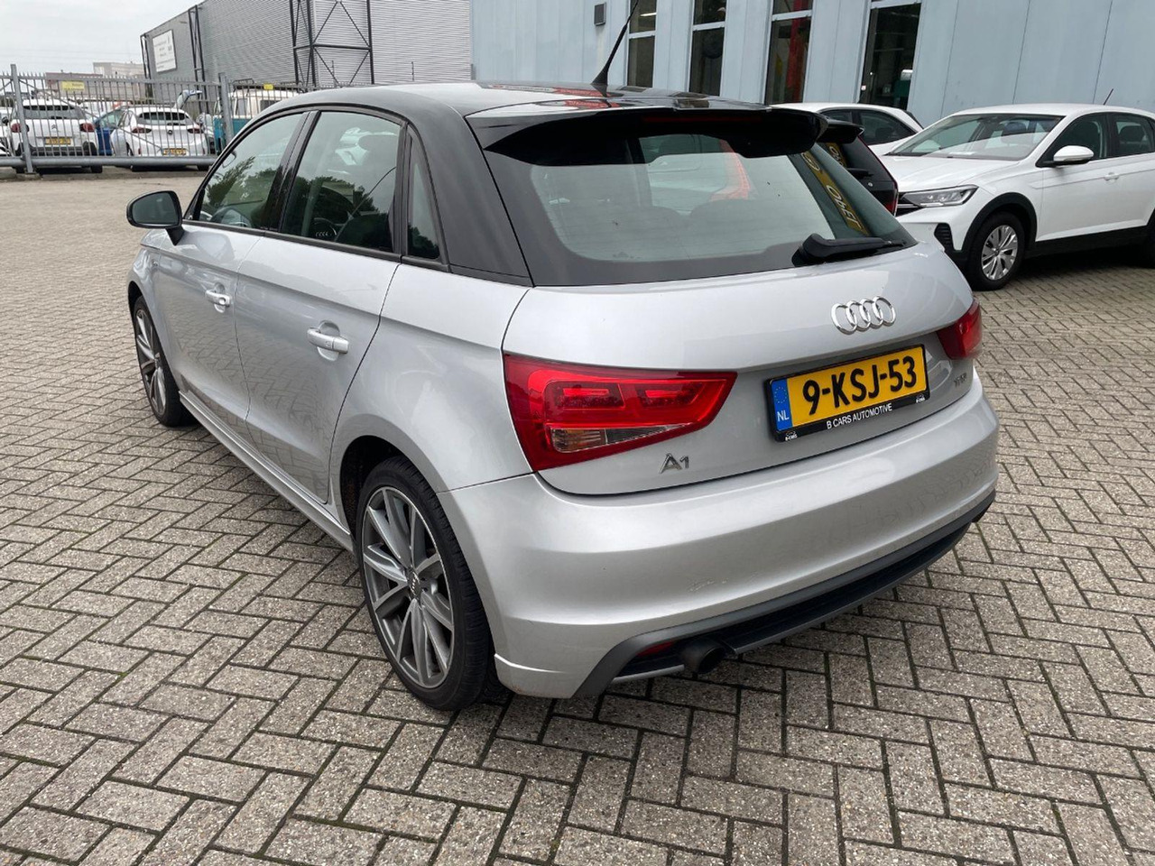 Audi A1 Sportback 1.2 TFSI Admired | 2013 | 216.082 km | 9KSJ53 | NAP: Logisch - هاتشباك: صورة 3 Audi A1 Sportback 1.2 TFSI Admired | 2013 | 216.082 km | 9KSJ53 | NAP: Logisch - هاتشباك: صورة 3