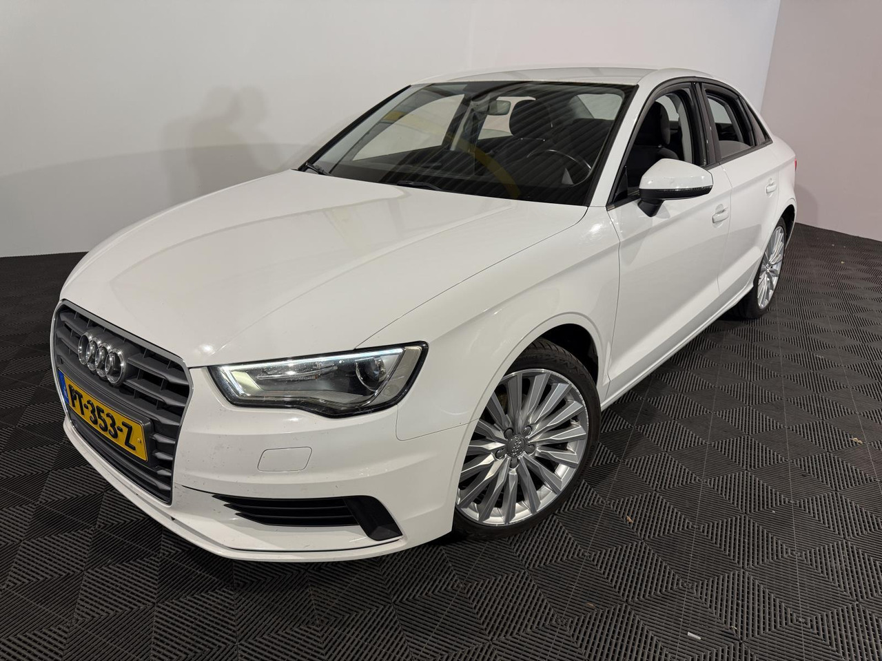 Audi | A3 Limousine | 1.4 TFSI Attraction Pro Line Plus Automaat | 2016 | 256.538 km | PT353Z | Geen oordeel - سيدان: صورة 1 Audi | A3 Limousine | 1.4 TFSI Attraction Pro Line Plus Automaat | 2016 | 256.538 km | PT353Z | Geen oordeel - سيدان: صورة 1