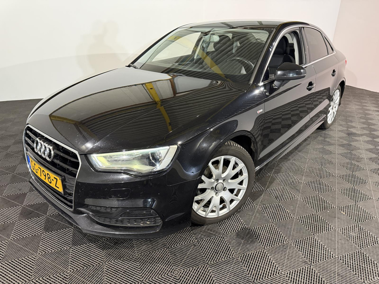 Audi | A3 Limousine | 1.6 TDI Ambition Pro Line Plus | 2014 | 271.612 km | GG798Z | Onlogisch - سيدان: صورة 1 Audi | A3 Limousine | 1.6 TDI Ambition Pro Line Plus | 2014 | 271.612 km | GG798Z | Onlogisch - سيدان: صورة 1